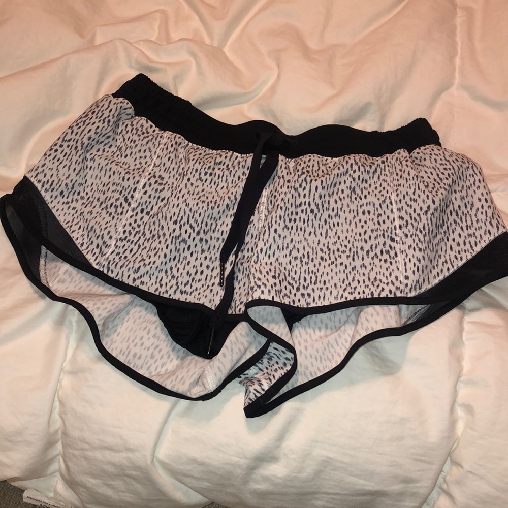 Lulu Lemon Hotty Hot short  2.5” with tie